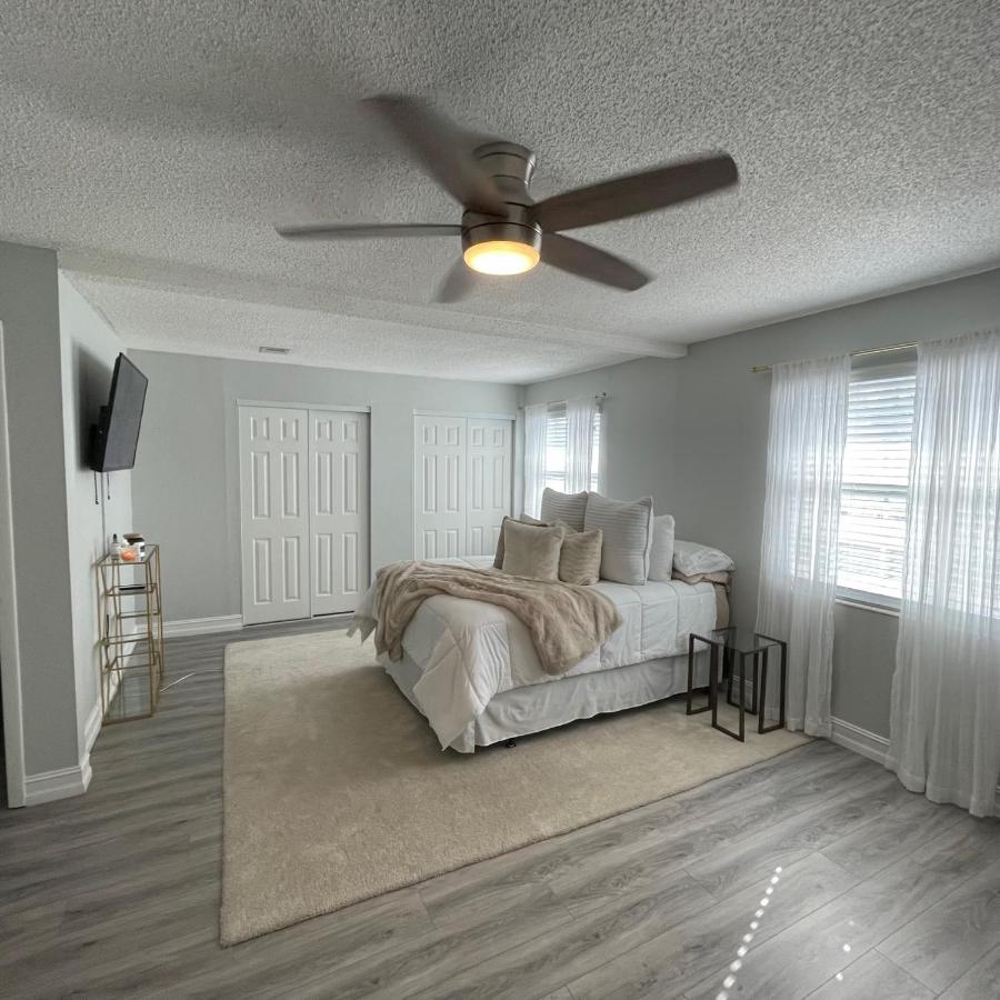 Modern Townhome Tampa Exterior photo